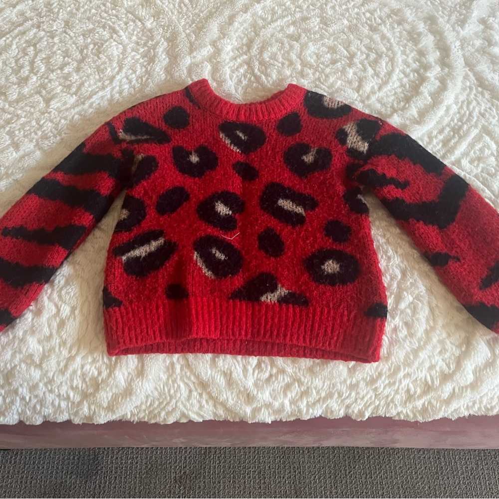 Beautiful leopard print sweater